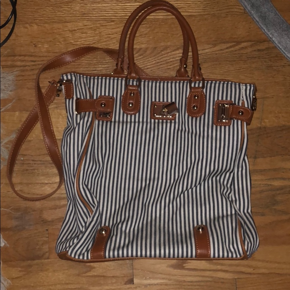 ✖️SOLD ✖️Striped with pleather handles Tote